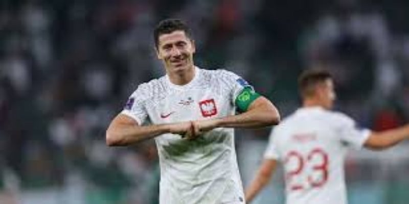 欧洲豪门争夺战—皇马、巴黎、曼联蠢蠢欲动 -米兰体育