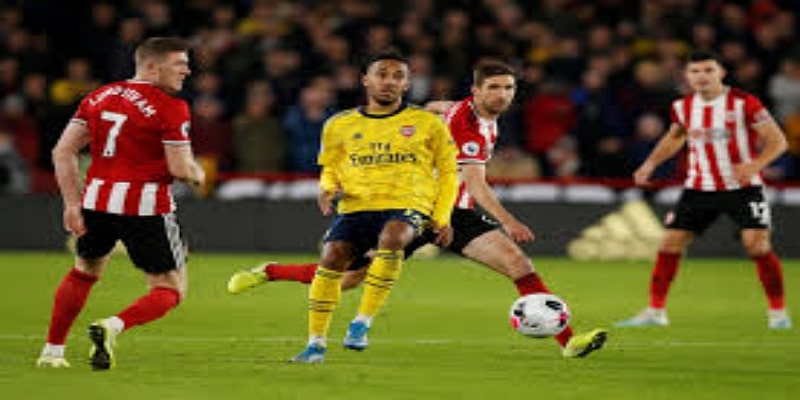 阿根廷开门红：梅西任意球魔术再现-米兰体育