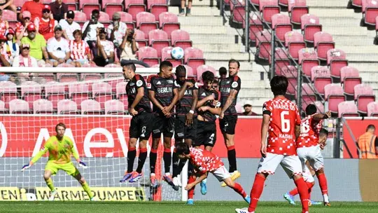 比赛开局：柏林联合稳扎稳打