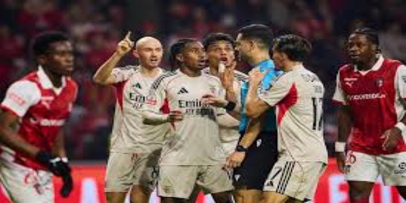 战术视角与米兰体育点评：利物浦如何应对右路缺口 - 米兰体育