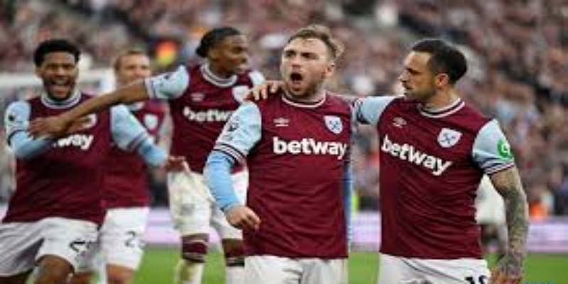 四名冲入球场的球迷将面临终身禁赛处罚-米兰体育