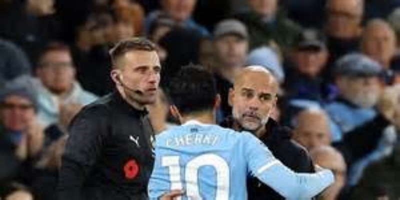 米兰体育中场结构：双支点与自由人的战术意义-米兰体育